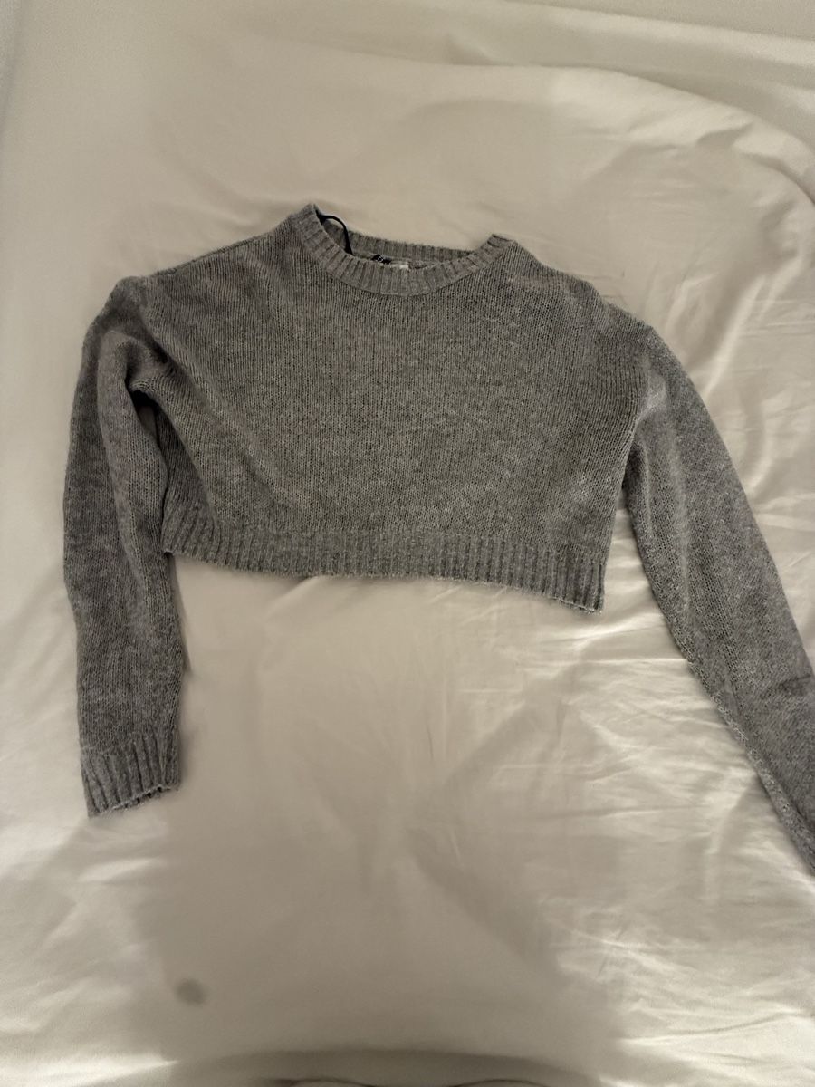 Maglioni & Felpe: Grau bauchfreier Pullover – Grösse S, weich – Nuovo (secondo la descrizione) da Pratteln venduto da syr_g2ql