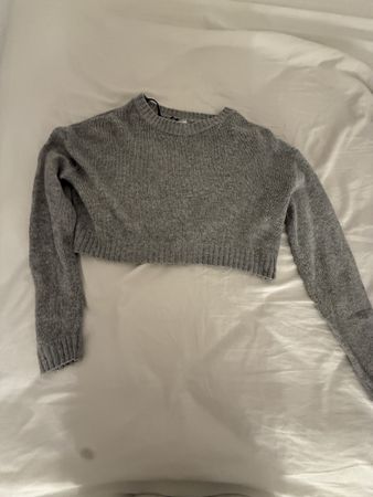 Grau bauchfreier Pullover – Grösse S, weich