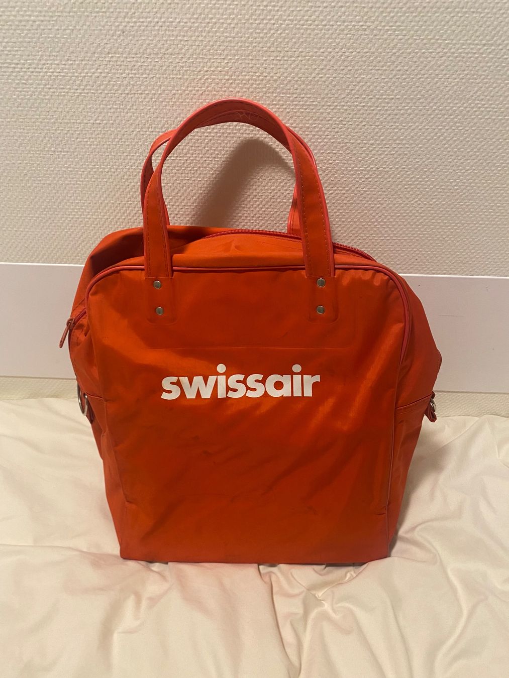 Swissair Borse: Originale Swissair Tasche, Rot, – Usato da Fahrweid venduto da mcm_glx2