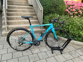 Rennrad BMC mit neuen Reifen und Bremsbelägen Granfondo GF02