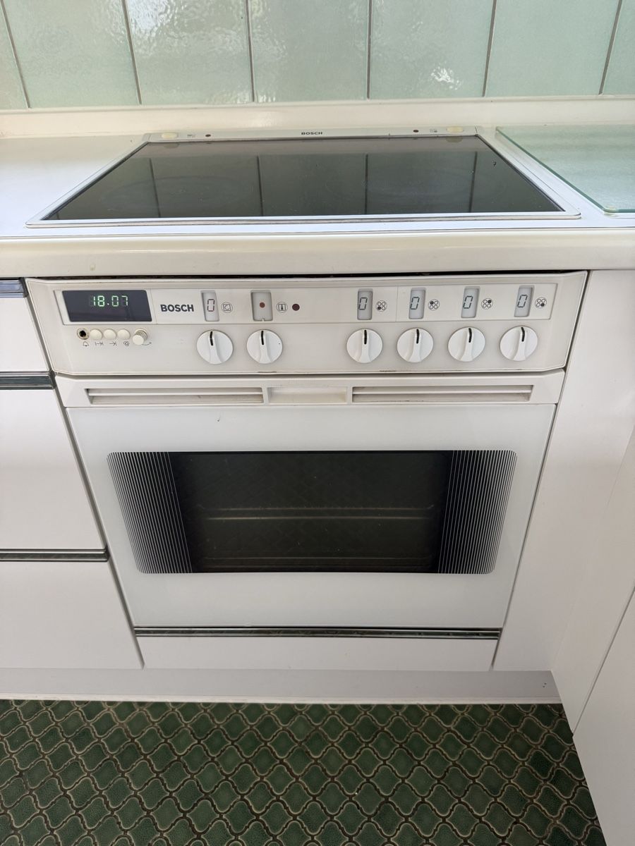 Forni: Bosch Einbaubackofen + Glaskeramik-Kochfeld Weiss – Usato da Reinach BL venduto da rom_jb5y 7