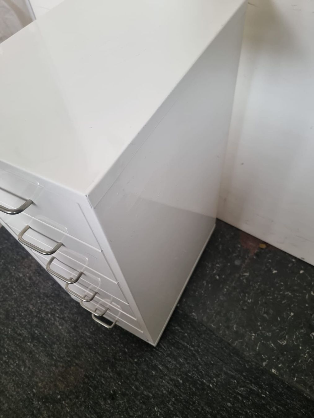 Cassettiere: Weisses Schubladenelement Metall – Usato da Olten venduto da Mezopotamya 3