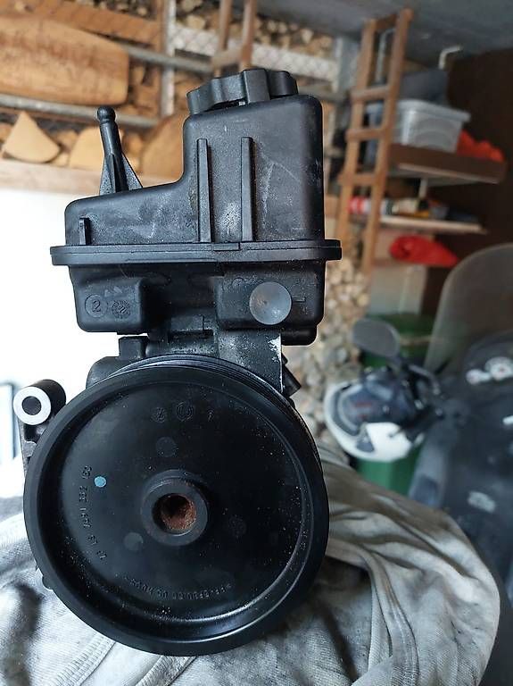 Tutti pezzi di ricambio auto: Mercedes Servopumpe – Usato da Teufenthal AG venduto da Rockos 3