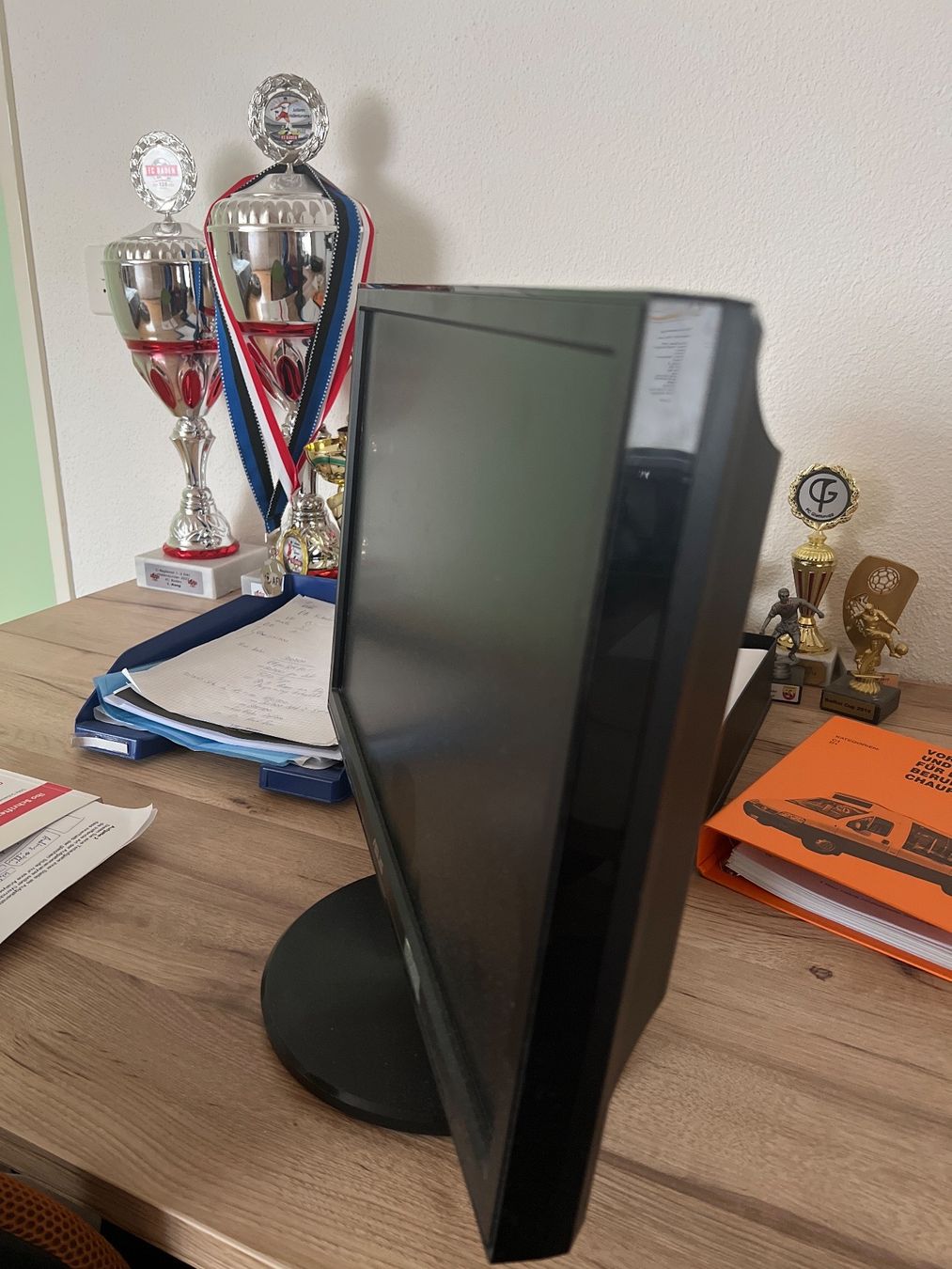 Asus Monitor: Asus Bildschirm – Usato da Mellingen venduto da MerisHukic1 1