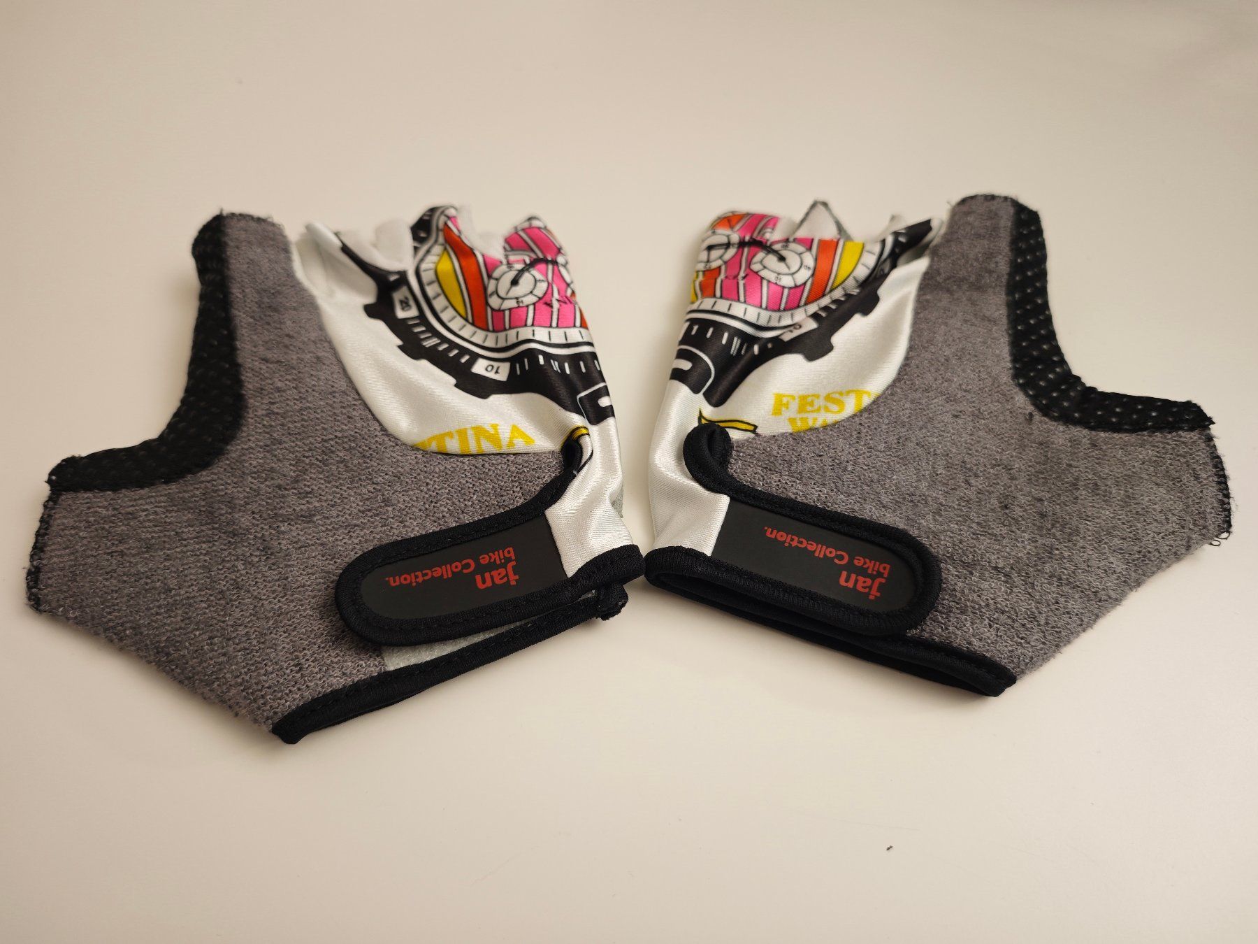 Guanti & manicotti: Fahrradhandschuhe – Usato da Gachnang venduto da alohasurferboy