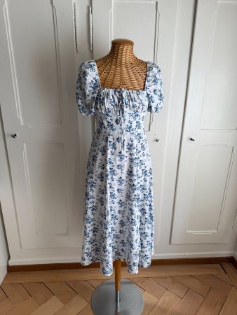 Kleid weiss-blau geblümt 34