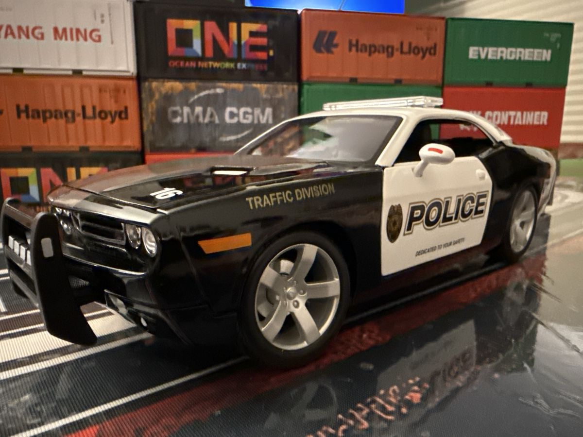 Dodge Modellautos: Polizei Dodge Challenger 1:18 – Neu (gemäss Beschreibung) aus Basel von Zomeg 5