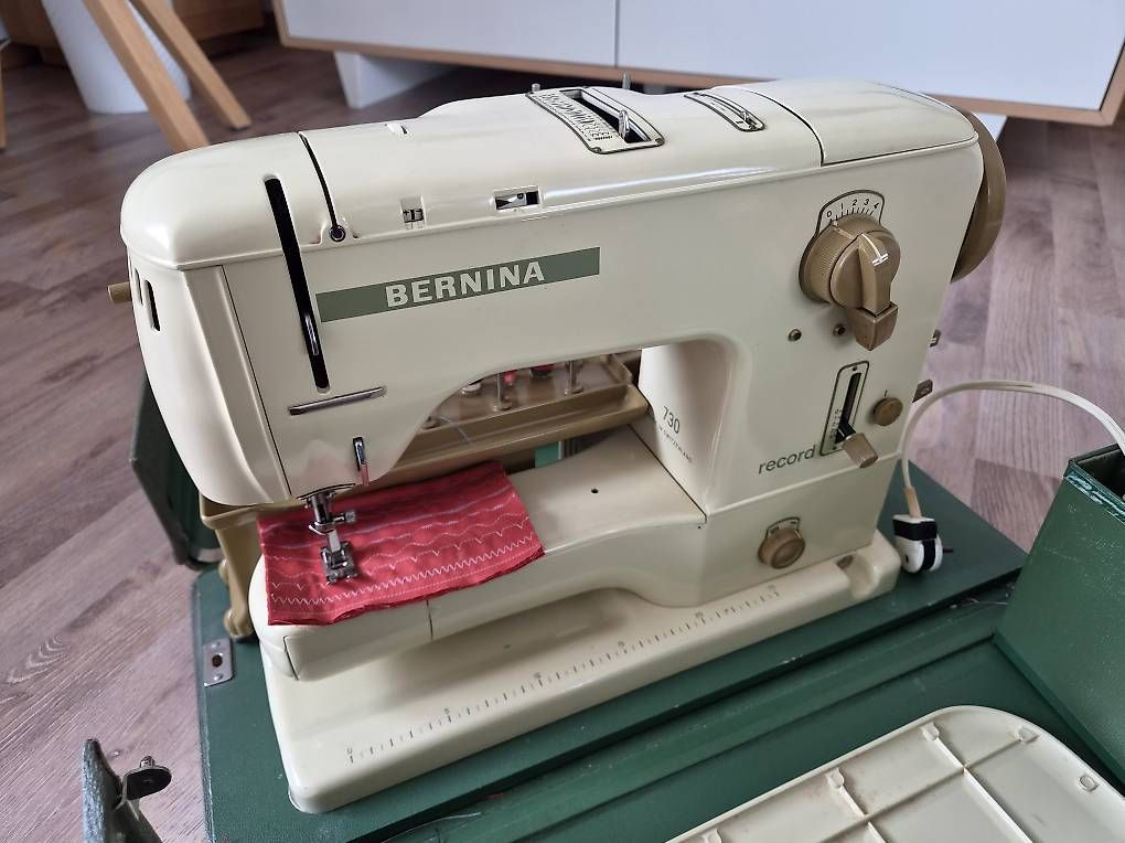 Machines à coudre: Bernina Record 730 mit Koffer – D'occasion à Rumlikon par Faederli85