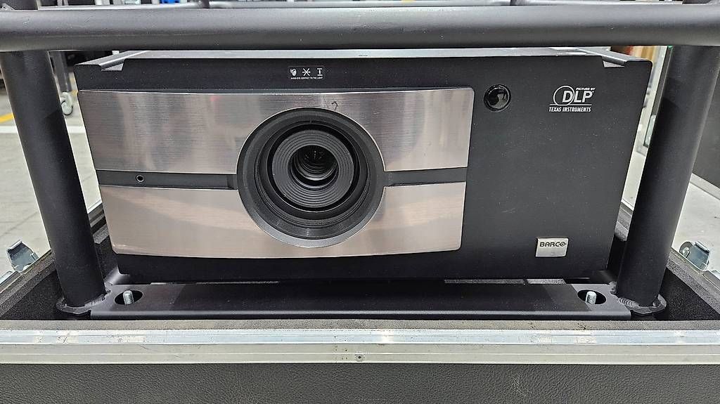 Proiettori: Barco RLM W-8 3 Chip DLP Projektor – Usato da Rüti ZH venduto da Philippek 1