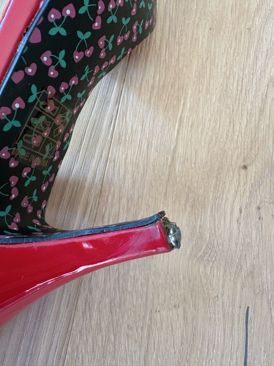 Scarpe da donna: Rote retro Pumps mit Kirschen, Grösse 40, 1x getragen – Usato da Muntelier venduto da a_g_6bw2 3