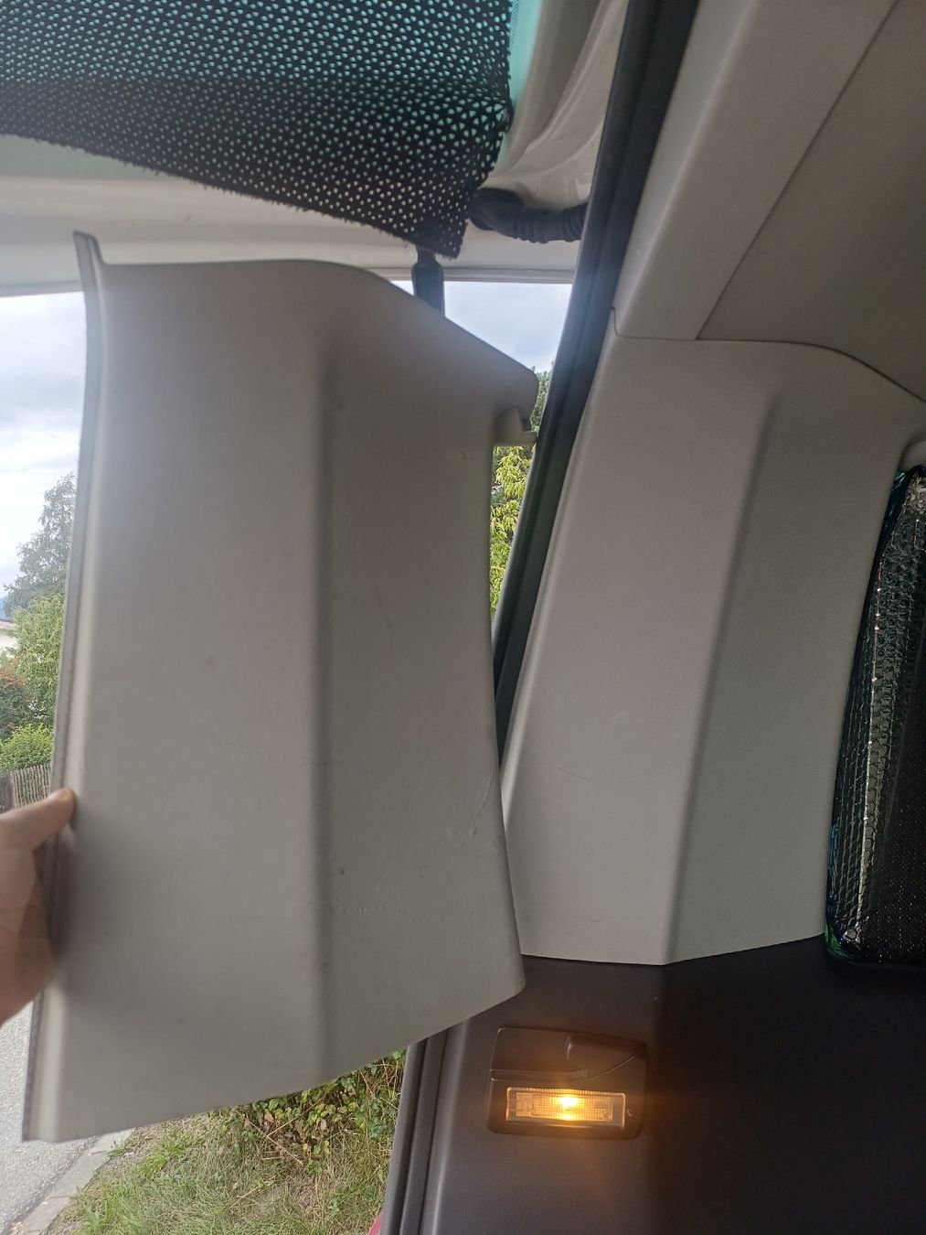 VW Tutti pezzi di ricambio auto: VW Multivan T5 2003-2009 Verkleidung  – Usato da Domat-Ems venduto da Waterbikes 3