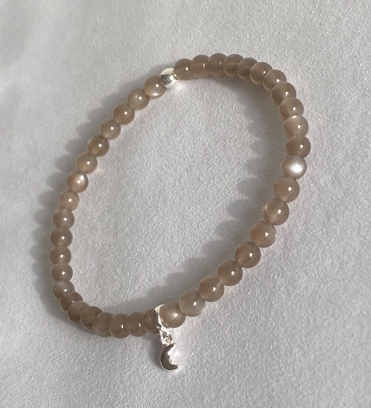 Armbänder & -reifen: Edelstein Armband Mondstein mit Silber auf Mass – Neu und originalverpackt aus Zuzwil SG von Lemliskat 1