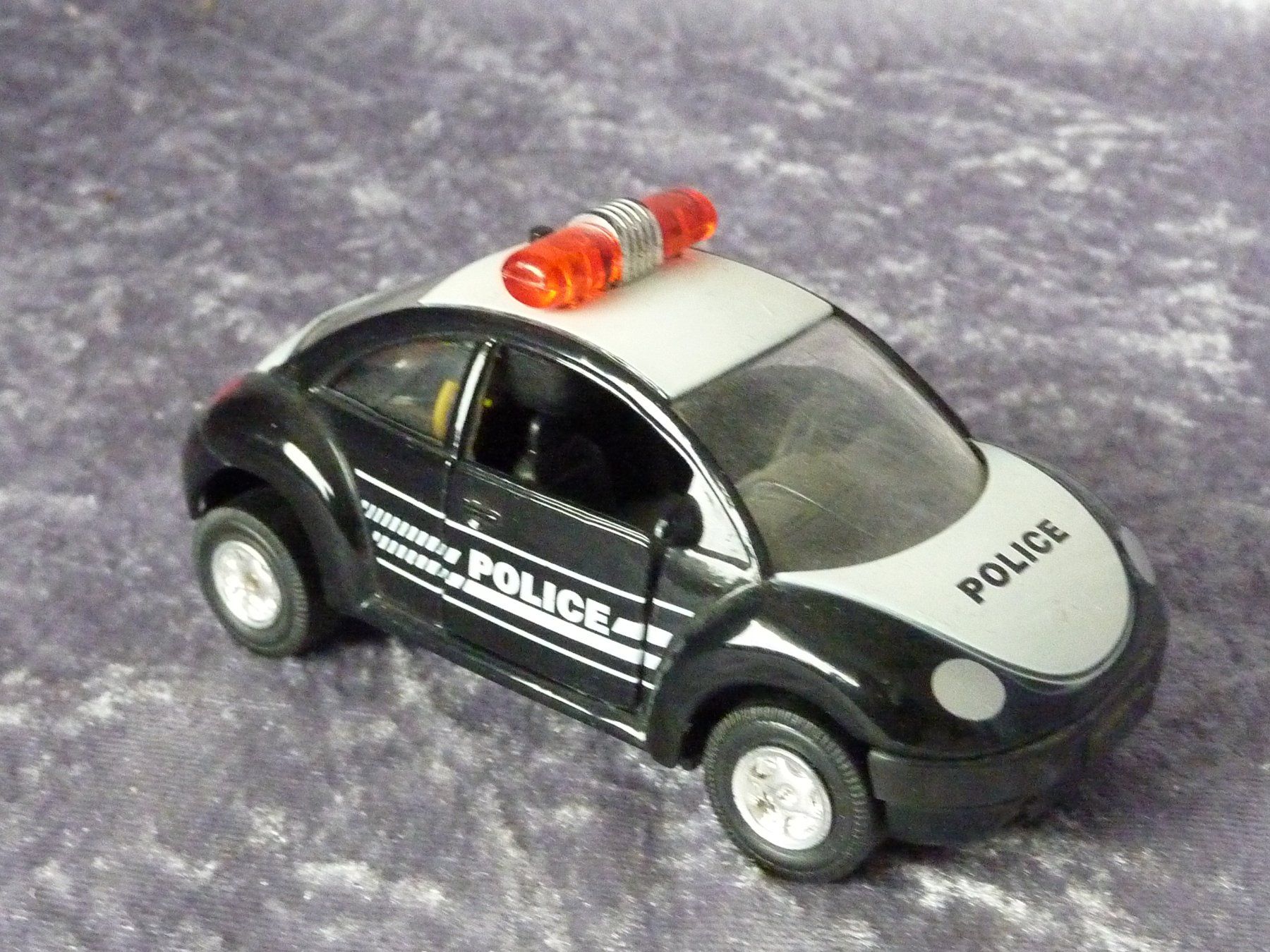 Volkswagen Modellini d'auto: VW New Beetle Police – Usato da Dürrenäsch venduto da modellautos4you 2