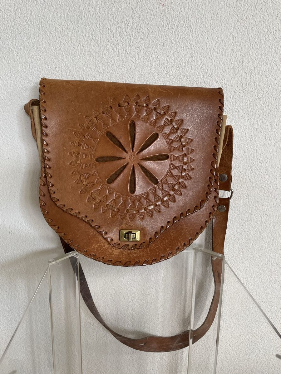 Sonstige Kleidung & Accessoires: Vintage Leather Bag, Embossed Boho Style, Great Find! – Gebraucht aus Richterswil von Prangins9 4