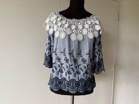 Cartoon Bluse, Gr. M, blau-weiss gestreift mit Spitze! TOP🤩