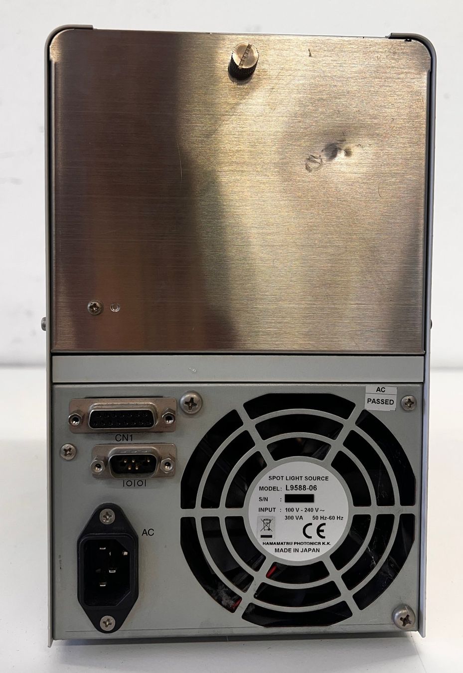 Accessori da laboratorio: Hamamatsu L9588-06 LC8 Lightningcure Spot Light Source – Usato da Niederdorf venduto da LeptonAG_Labor 4