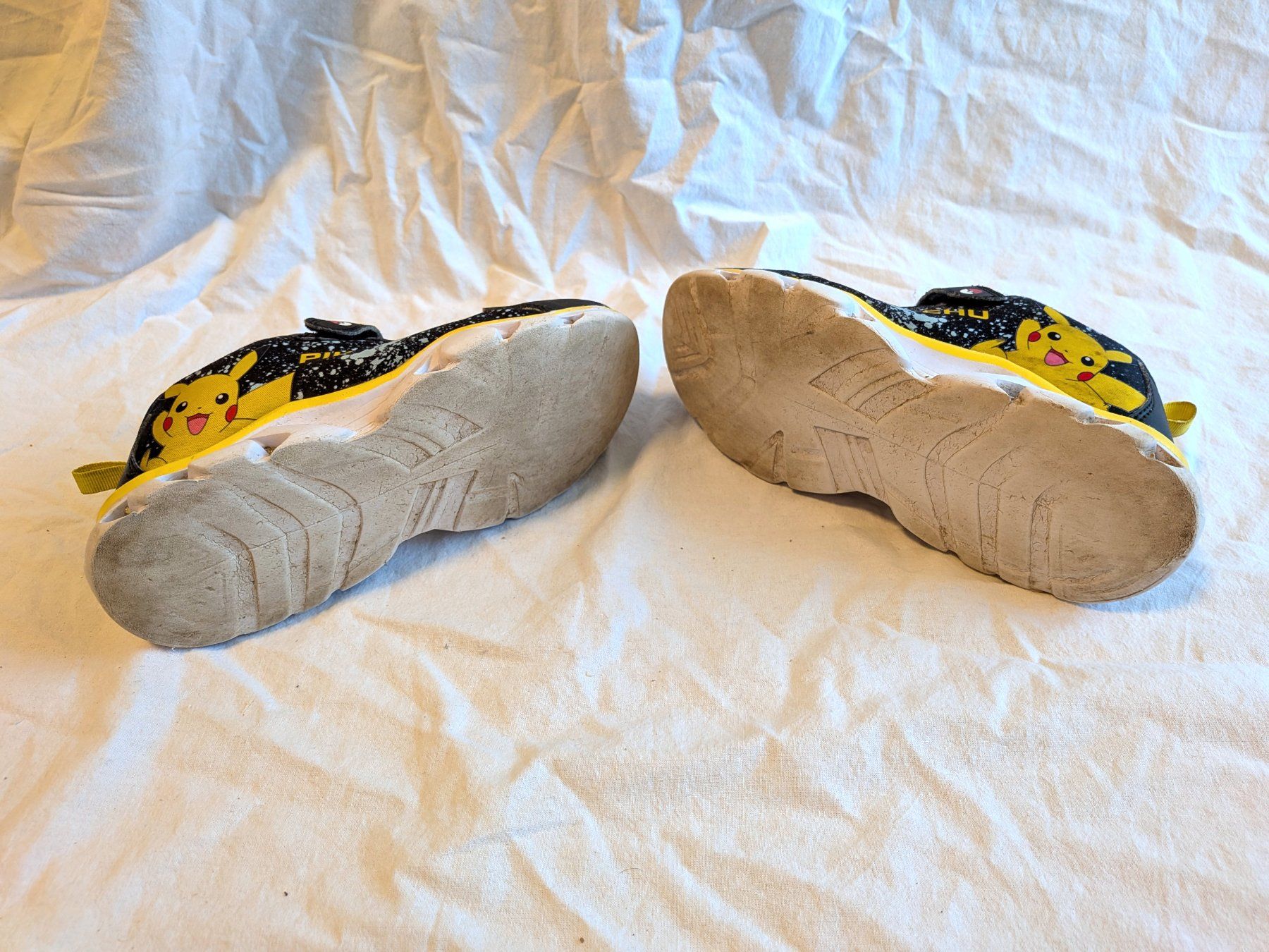 Scarpe per ragazzi: Pokémon Pikachu Sneaker Gr. 31-33 mit Licht – Usato da Winterthur venduto da in4matiker 7