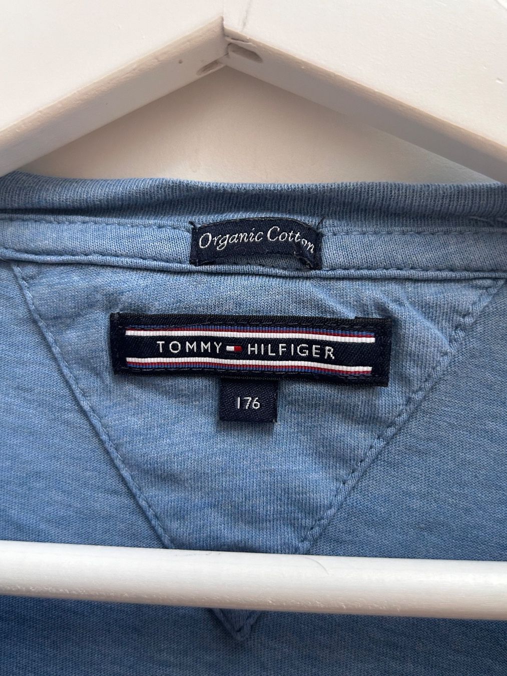 Tommy Hilfiger Hemden, T-Shirts & Polos: TOMMY HILFIGER T-Shirt – Gebraucht aus Dättwil AG von fio_d76l 2