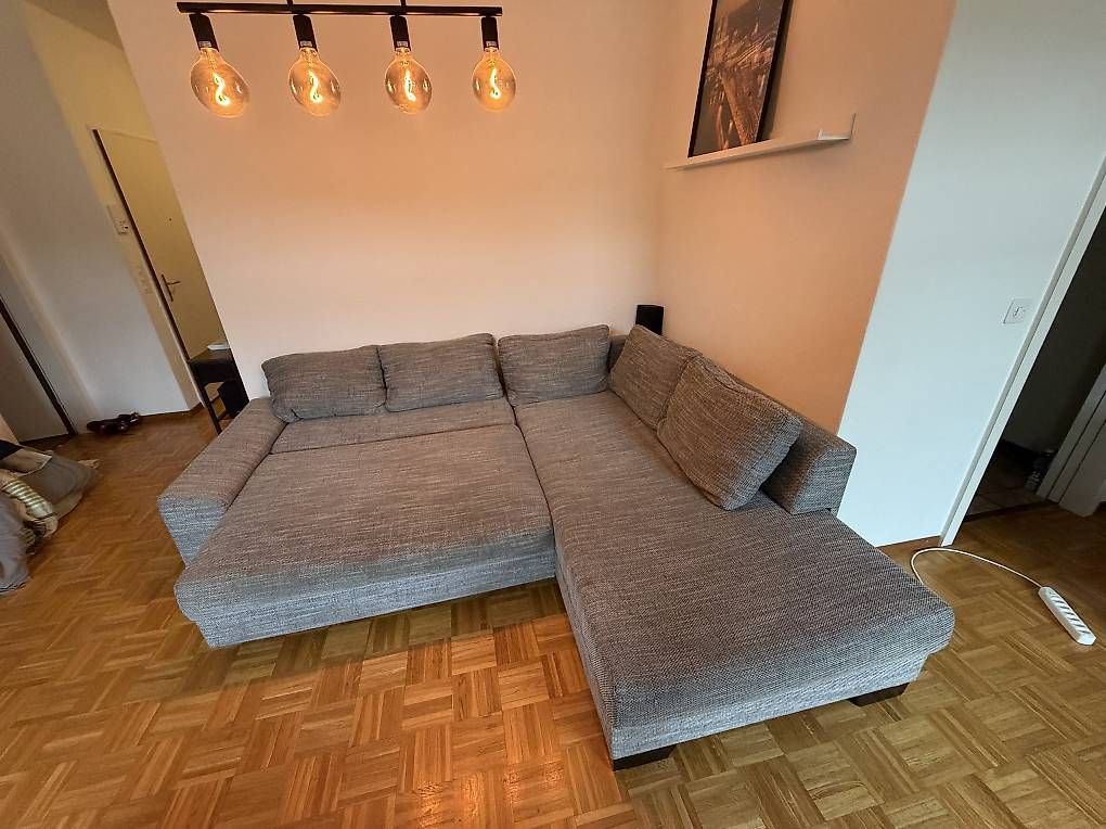 Sofas: Graue Eckcouch/Sofa mit Schlaffunktion  wegen Umzug Gratis – Gebraucht aus Luzern von HellaWahnsinn 2