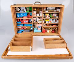 Kaufmannsladen im Koffer, Miniatur-Laden