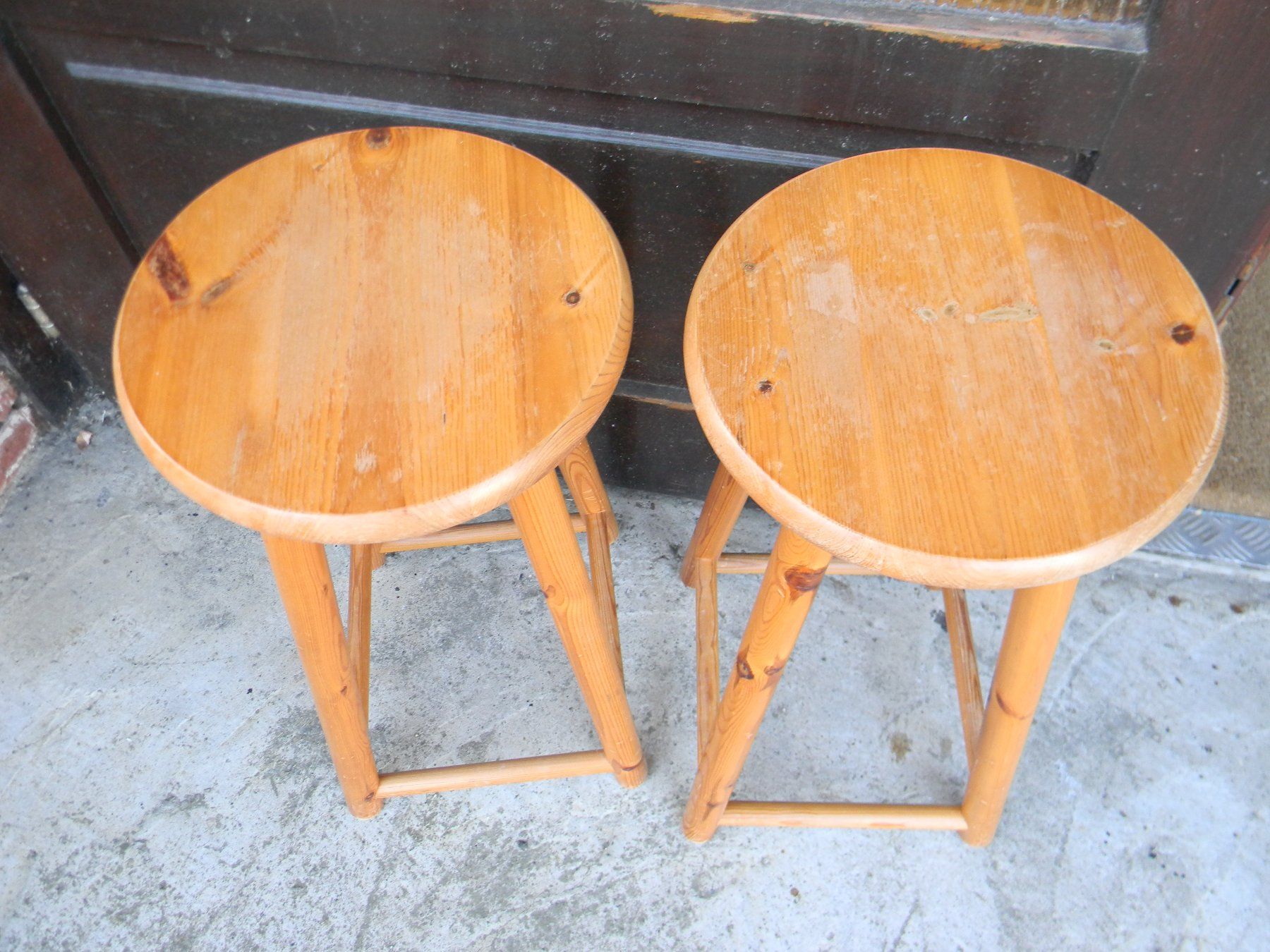 Conforama Sgabelli: 2 tabourets hauts en bois – Usato da Bournens venduto da monique048 1