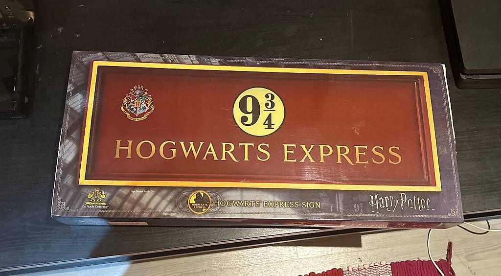 Ecriteaux: Panneau Hogwarts Express - Harry Potter – D'occasion à Crans VD par Sveniouche