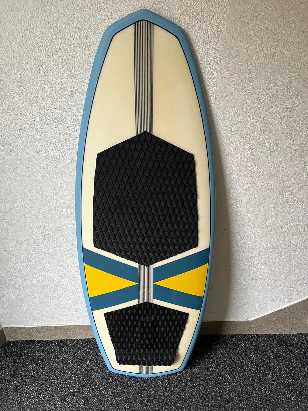 Surfboards & Schwimmbrette: Wakesurfboard Subject 4'7 – Gebraucht aus Zürich von Taj137