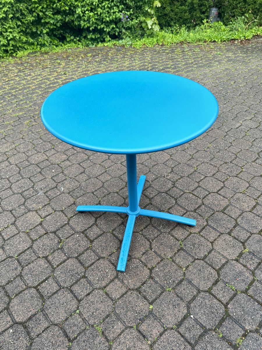 Tische: Blauer Gartentisch, Metall, – Gebraucht aus Aarburg von Schatzaffe