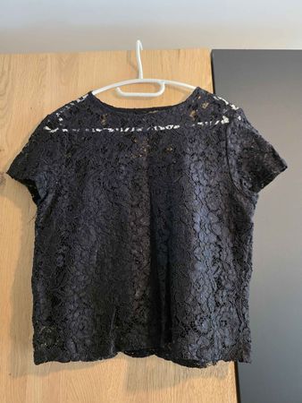 Elegante schwarzes Spitzen-Shirt, Grösse S