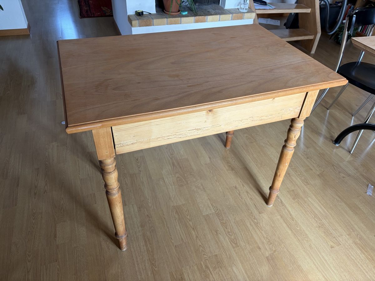 Scrivanie: Schreibtisch aus Holz – Usato da Uster venduto da johannes.richert