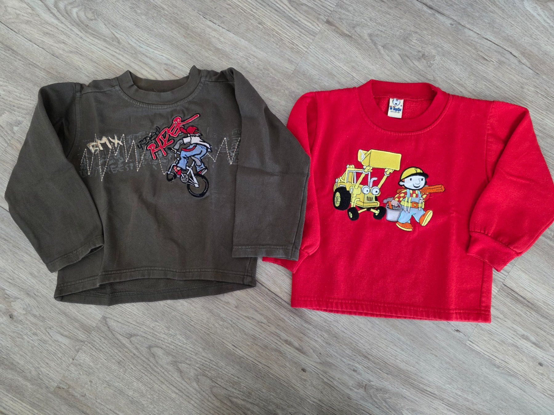 Pullover & Sweatshirts: 2 Kinder Pullover, Grösse 110/116 – Gebraucht aus Meiringen von tma_2