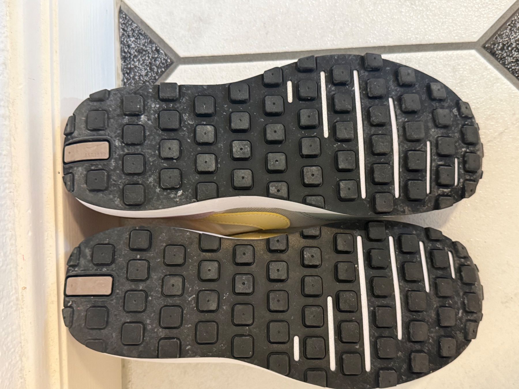 Nike Chaussures femmes: Nike Sportswear - Waffle – D'occasion à Lausanne par Ruche_ 7