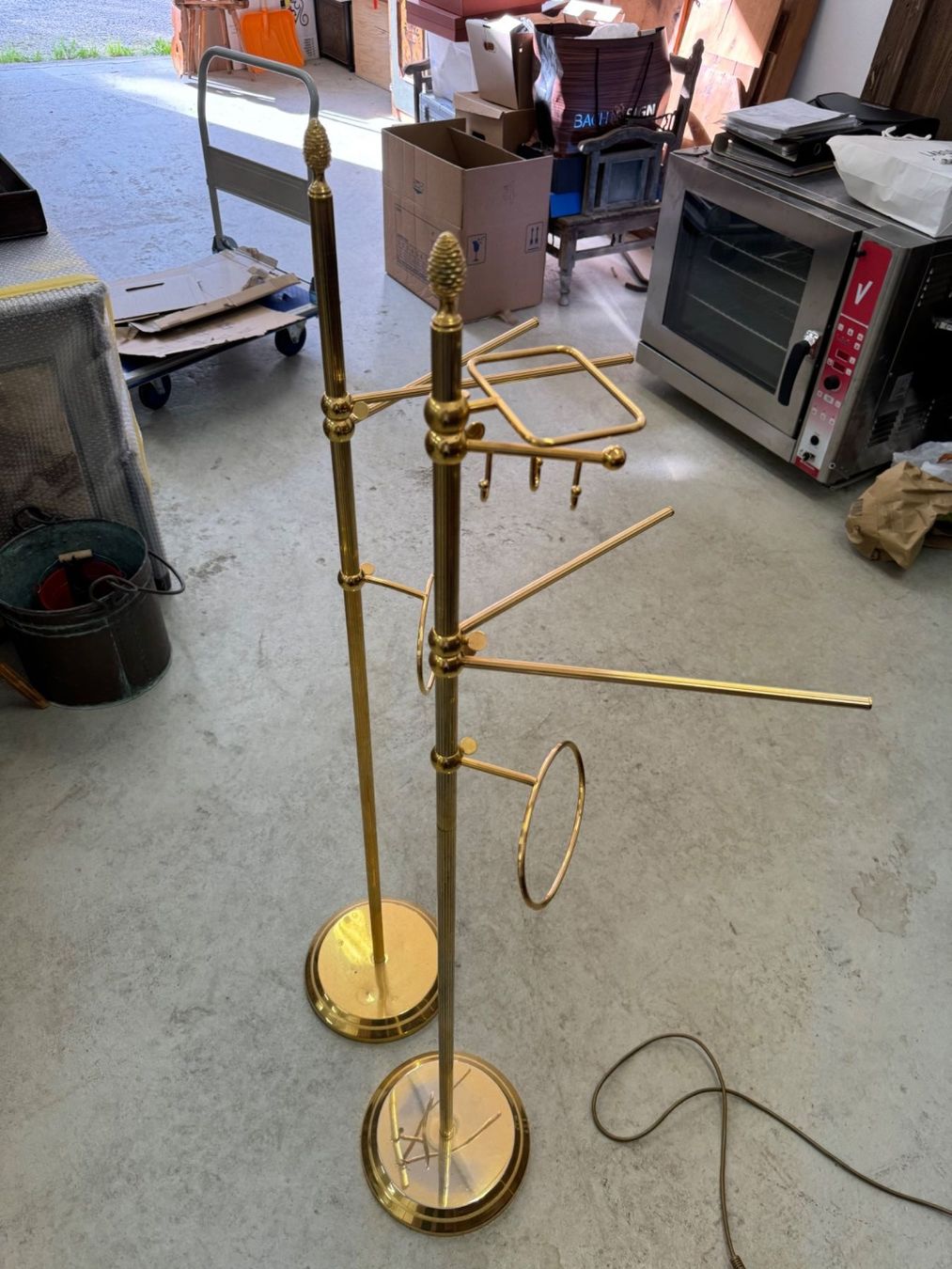 Sonstige Dekorationen & Accessoires: Elegant Vintage Brass Towel Racks – Gebraucht aus Gsteig b. Gstaad von Auctionly 1