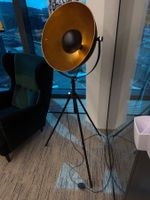 Stehlampe Stativ schwarz goldfarben innen