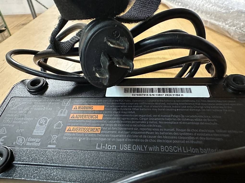 Chargeurs: Bosch Ladegerät – D'occasion à Zofingen par Humi_ 2