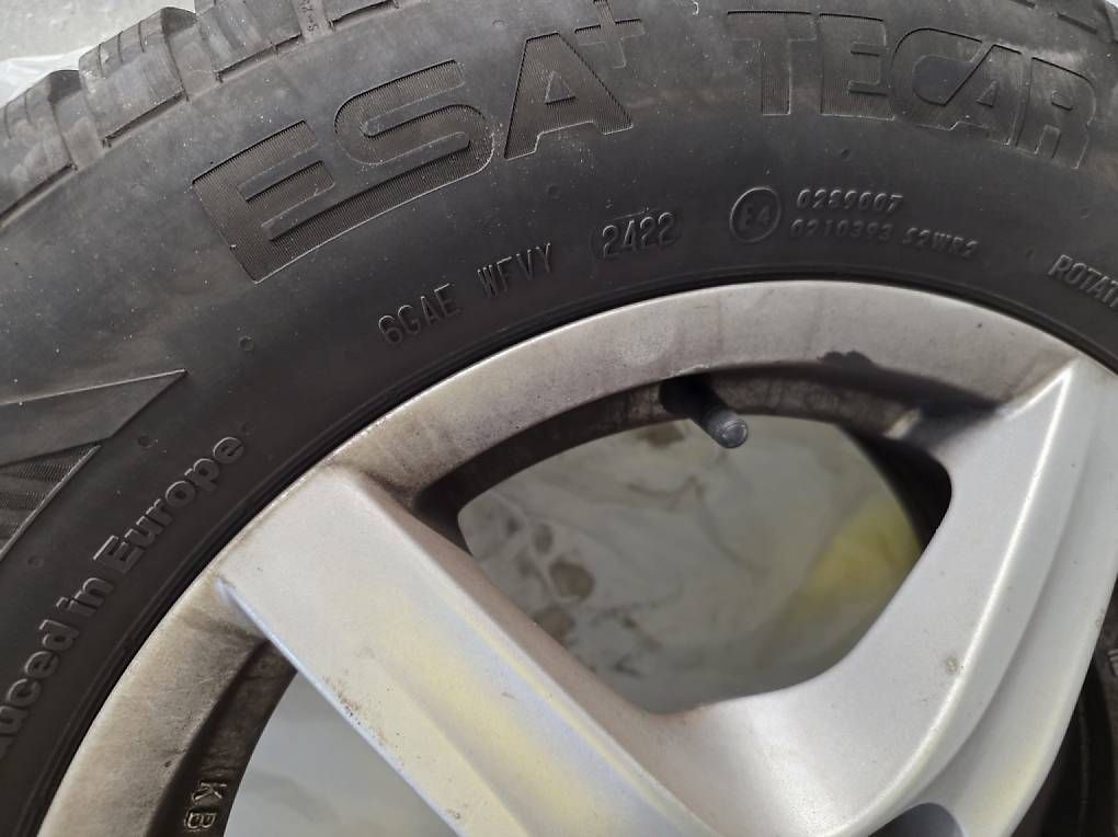 Pneumatici & Ruote complete: 4x Autoreifen -> Winterreifen – Usato da Olten venduto da lyez 2