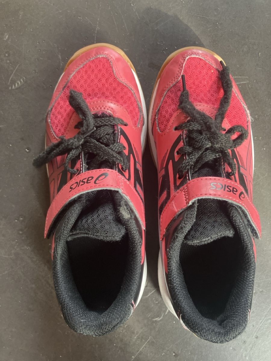 Scarpe per ragazze: Hallen-Turnschuhe 33.5 – Usato da Iffwil venduto da LaStrietta