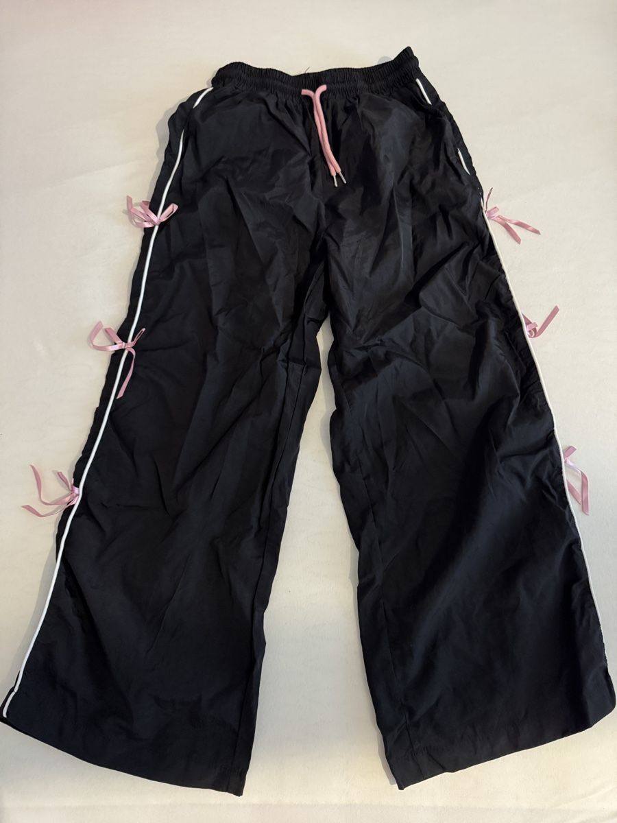 Pantaloni: BLACK PANTS WITH PINK BOWS🎀 – Usato da Dietikon venduto da athiinax