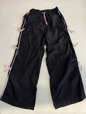 BLACK PANTS WITH PINK BOWS🎀