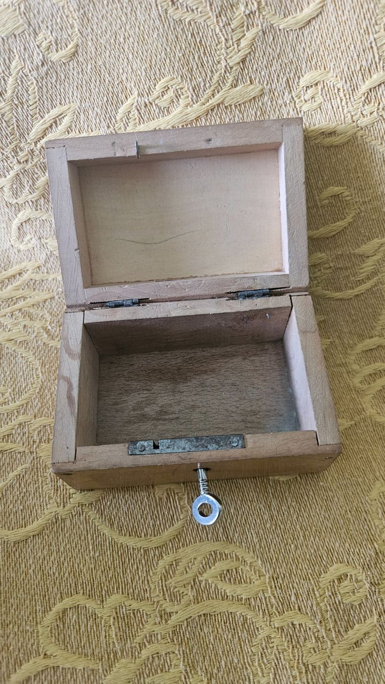 Portagioie: Scatoletta legno con chiave dipinta a mano – Usato da Melano venduto da H-Sara 1