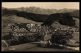 AK Einsiedeln, Ortsansicht mit Kapelle im Vordergrund und Kl