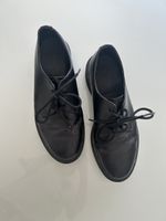 Dr. Martens, pointure 42, Noir. Portées mais stylées!