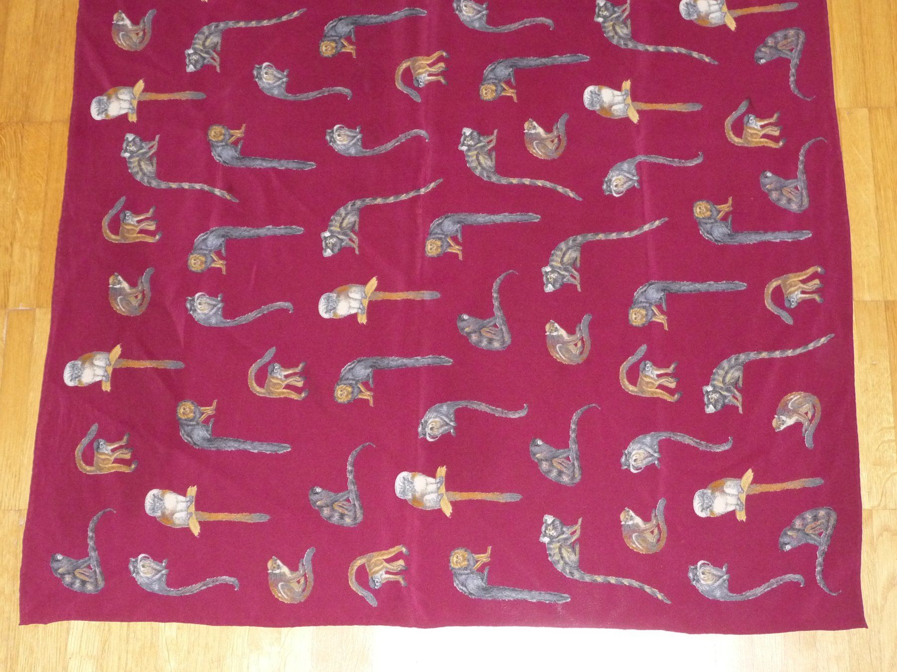 Fabric Frontline Foulard & Sciarpe: Fabric Frontline Schal 62x132cm ca. mit Äffchen – Usato da Winterthur venduto da ricofly 3