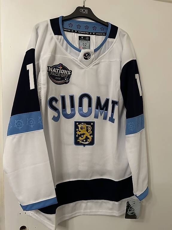 Maillots de corps & Pantalons: Finnland #16 Barkov Jersey – D'occasion à Effretikon par PrimeTimeB