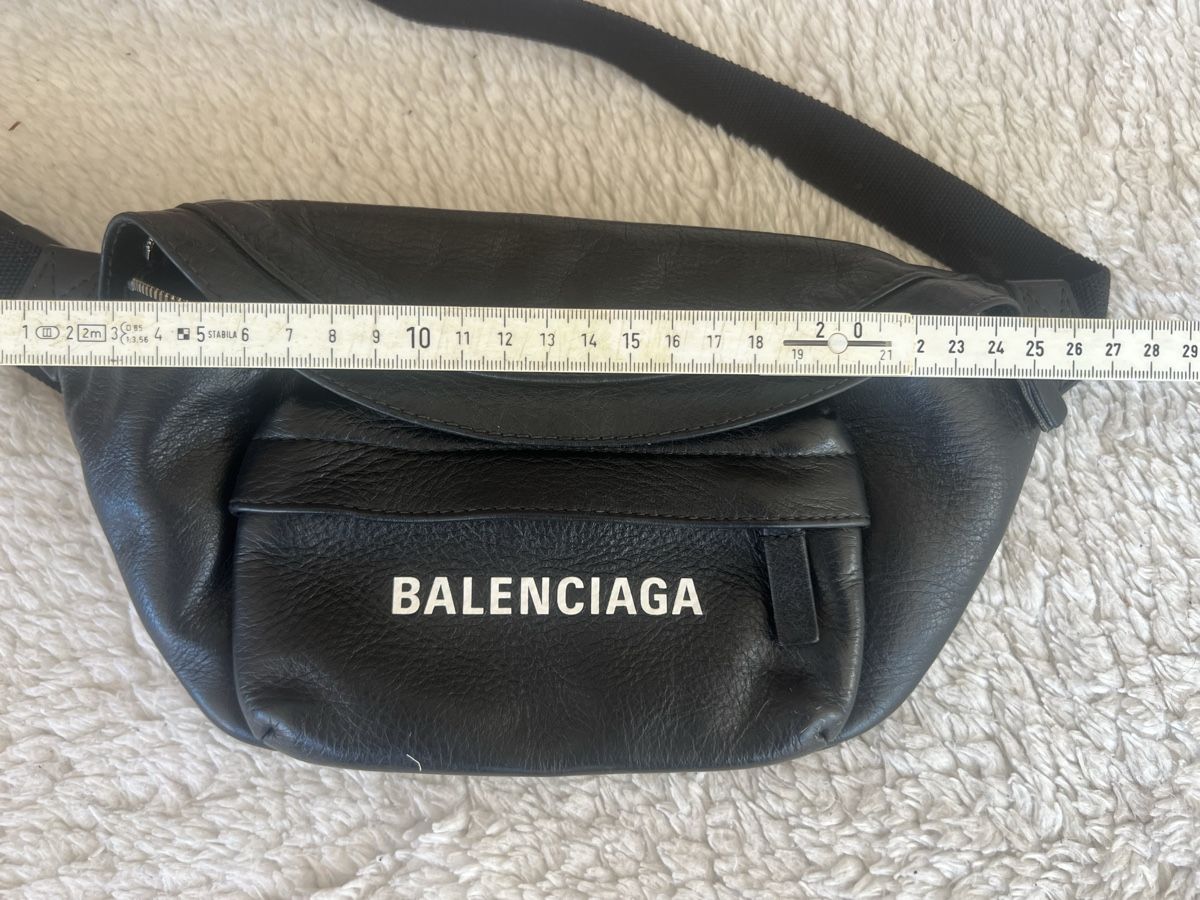 Balenciaga Borse da donna: Echte Balenciaga Bauchtasche Leder – Usato da Horgen venduto da Baroseda 4