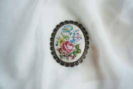 Vintage Brosche Porzellan Blumenmotiv Filigranrahmen