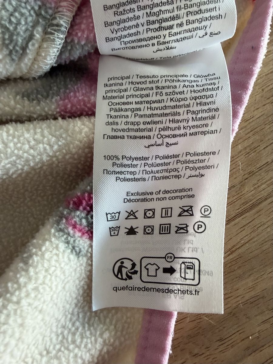 Name It Vestes & Manteaux: Fleecejacke Name It Erdbeermuster Gr. 116 – D'occasion à Lachen SZ par LinWeg 4