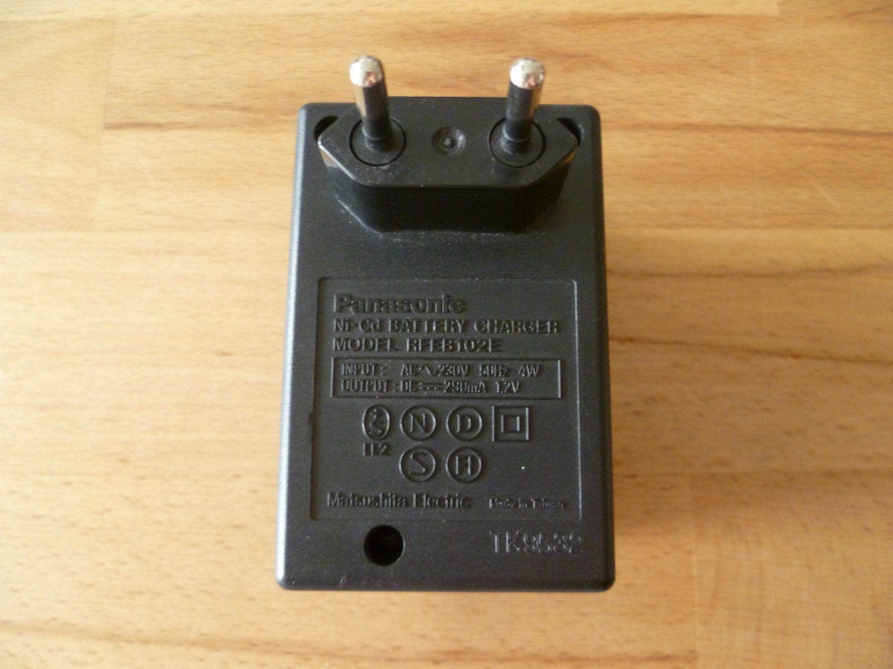 Panasonic Ladegeräte: Ni-Cd Battery Charger Panasonic RFEB102E – Gebraucht aus Thalwil von ansae17 2