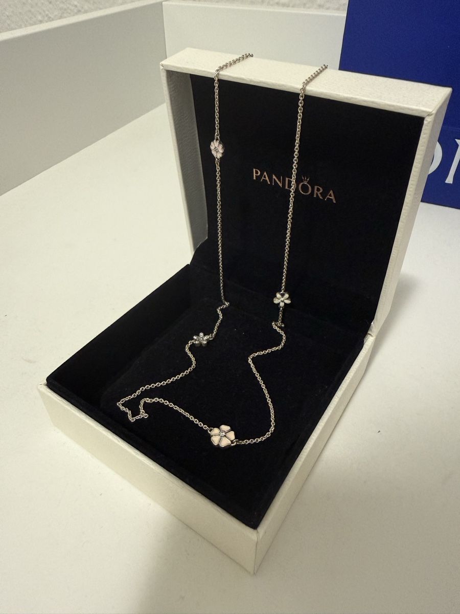 Pandora Ketten: Halskette mit Blumen - Pandora – Neu (gemäss Beschreibung) aus Winterthur von vic_d5t9