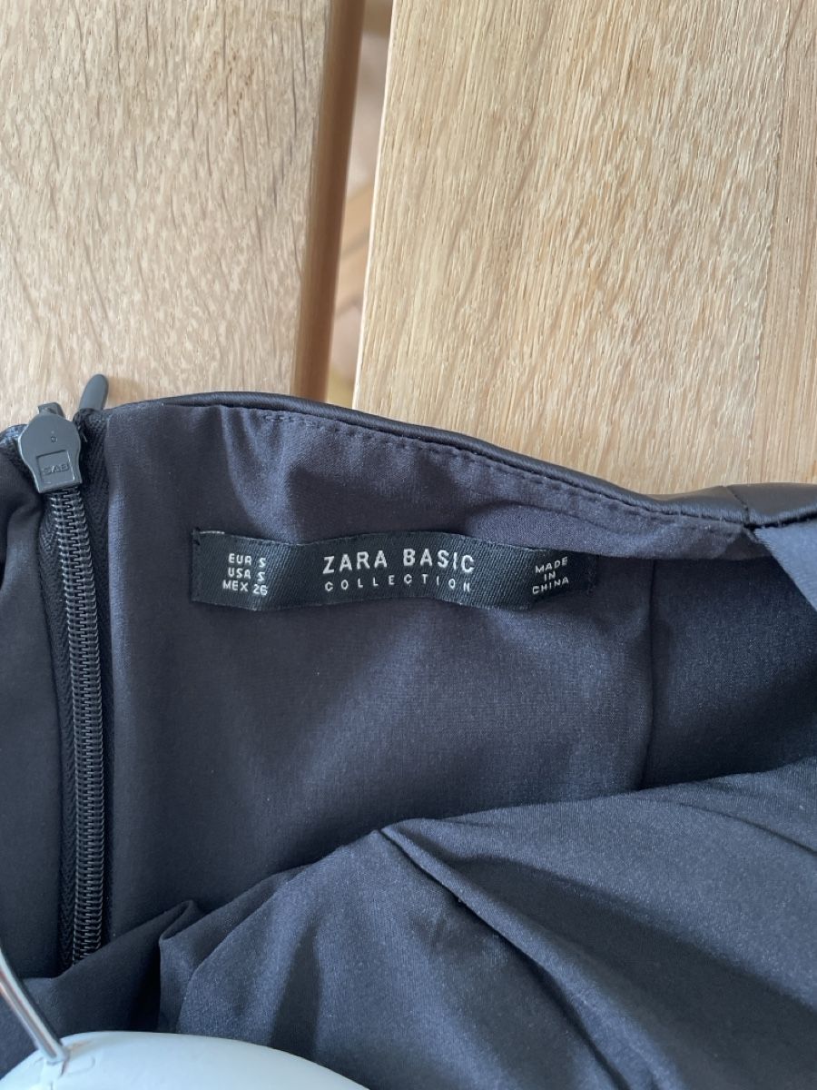 Zara Vestiti: Kleid Zara Basic Collection schwarz Grösse S guter Zustand – Usato da Zürich venduto da don_6qbj 4